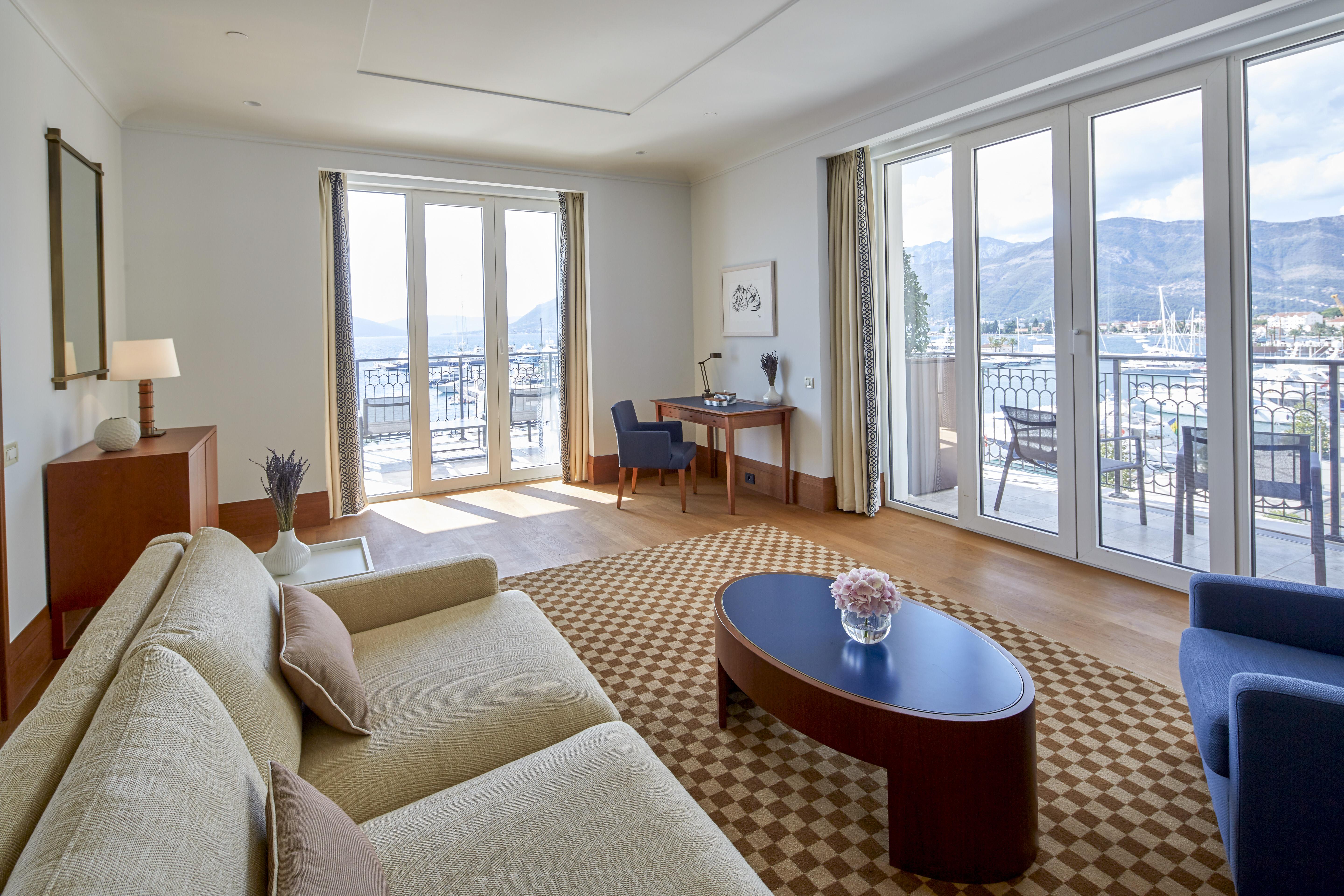 Regent Porto Montenegro Tivat Bagian luar foto A suite at the hotel